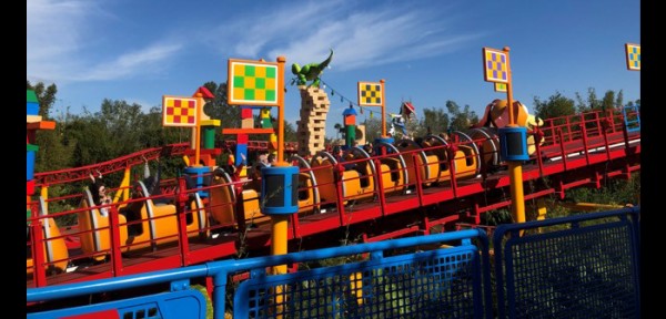 attraction slinky dog